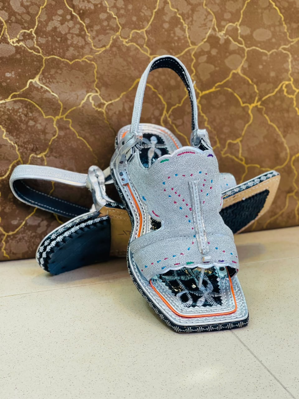 Premium Silver Zari Tilla Khoti  Chappal – Handcrafted Leather Kheri