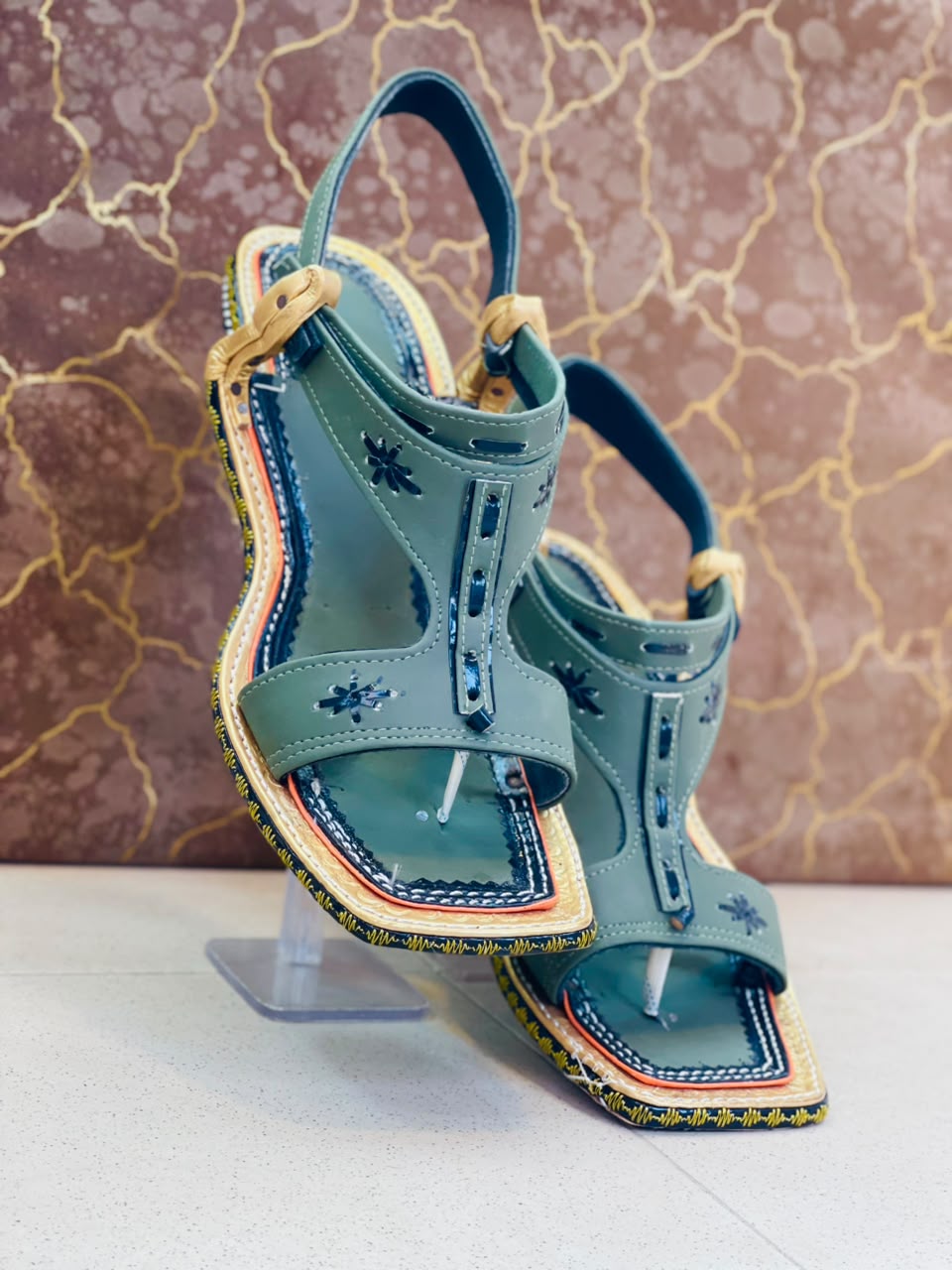Premium Mehndi Green Zari Lawa Chappal – Handcrafted Ethnic Kheri