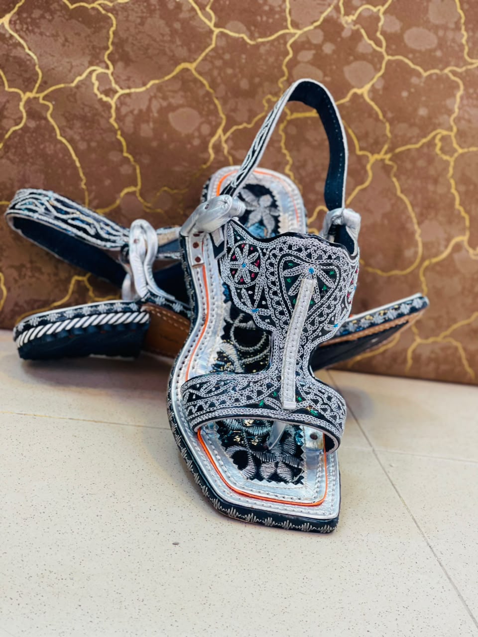 Premium Black & Silver Zari Tilla Lawa Chappal – Handcrafted Ethnic Kheri